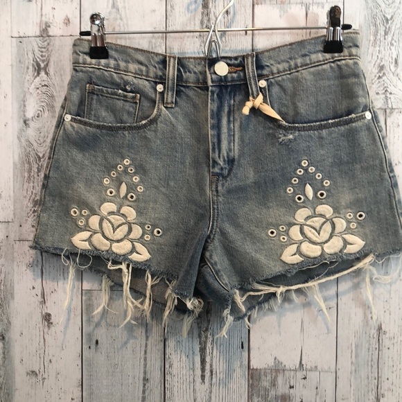 Chelsea & Violet Frayed Hem Jean Shorts NWT 25 - Picture 1 of 14